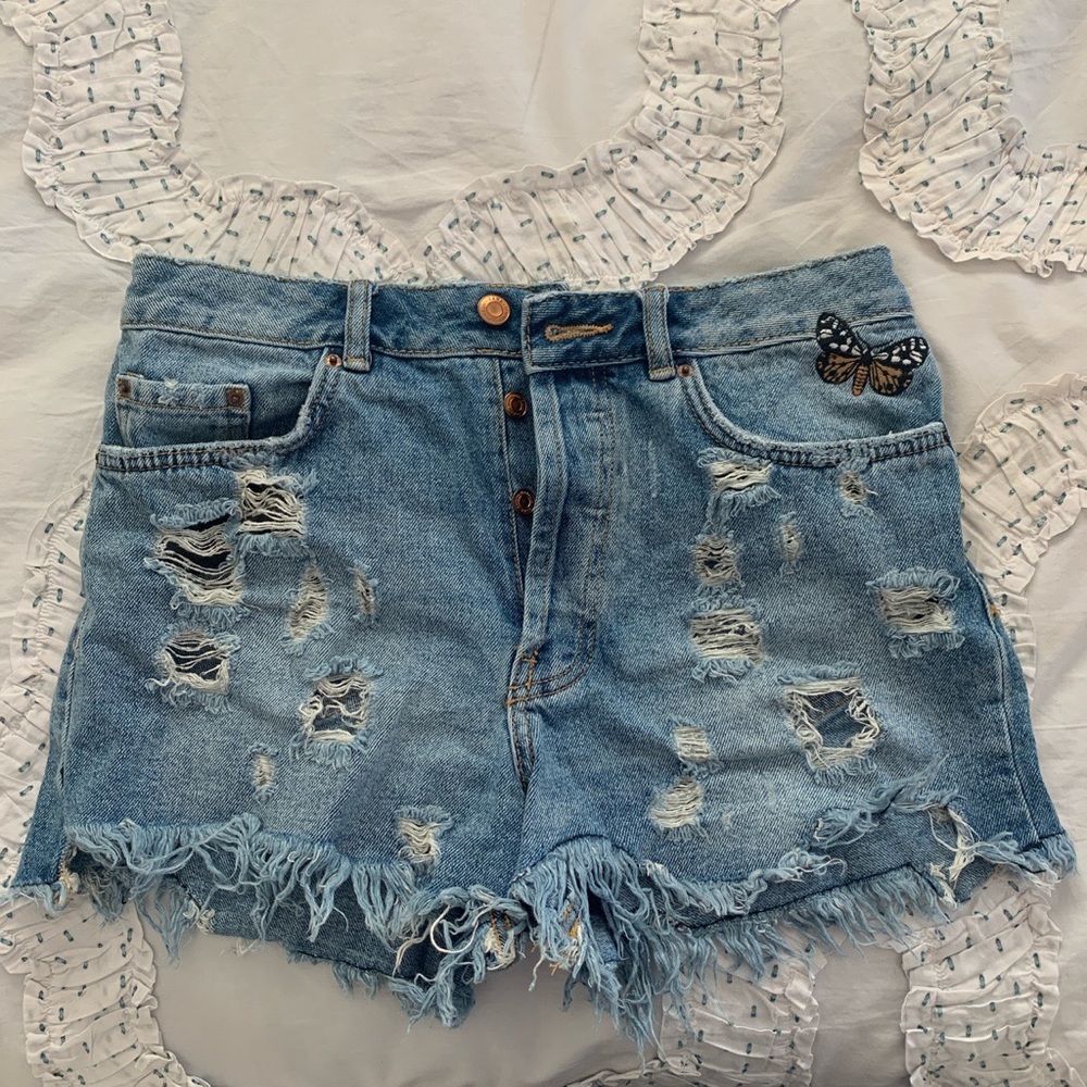 Zara embroidered butterfly ripped shorts. size 6